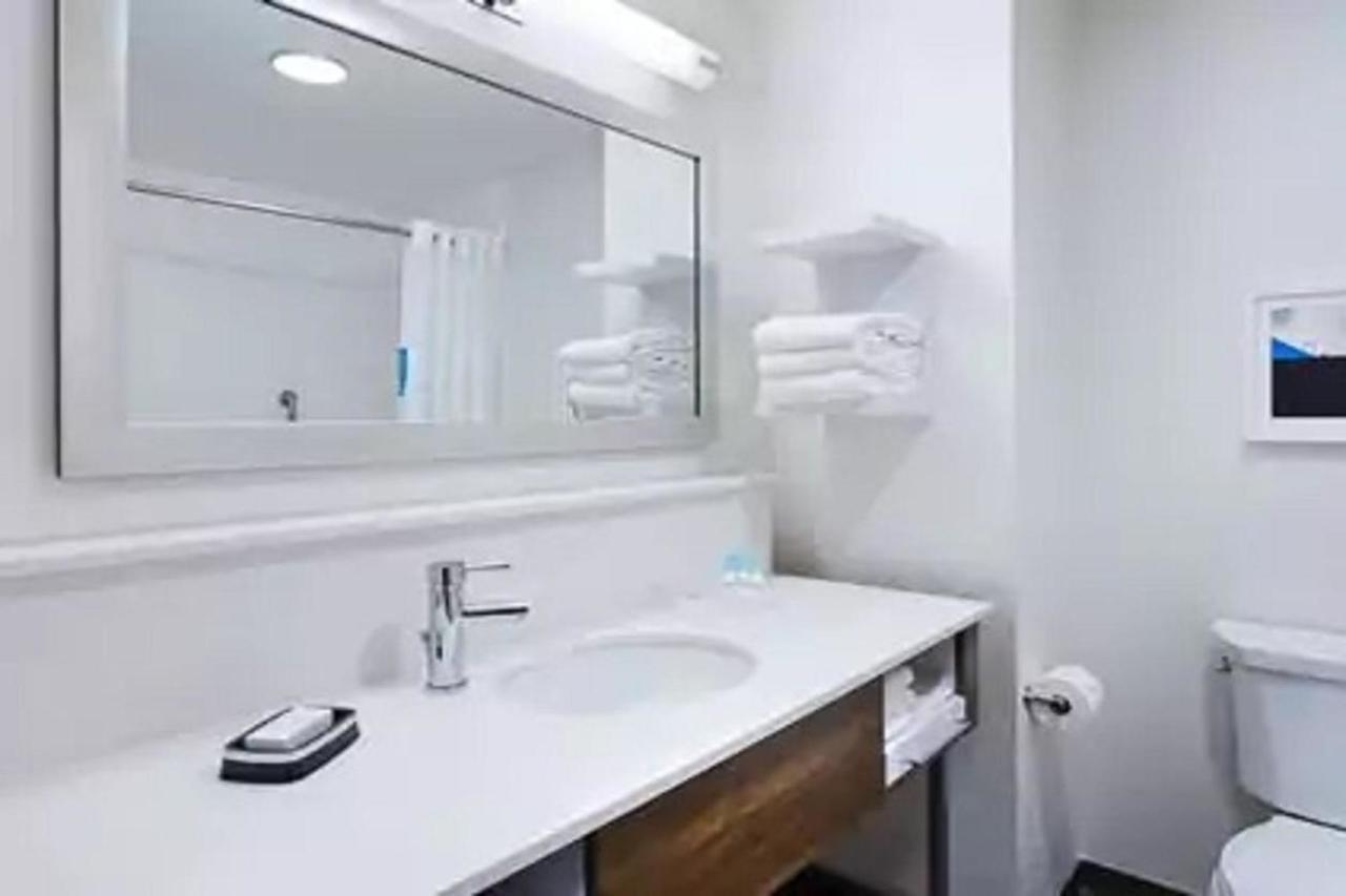 Hampton Inn Lexington, Tn Wildersville Buitenkant foto